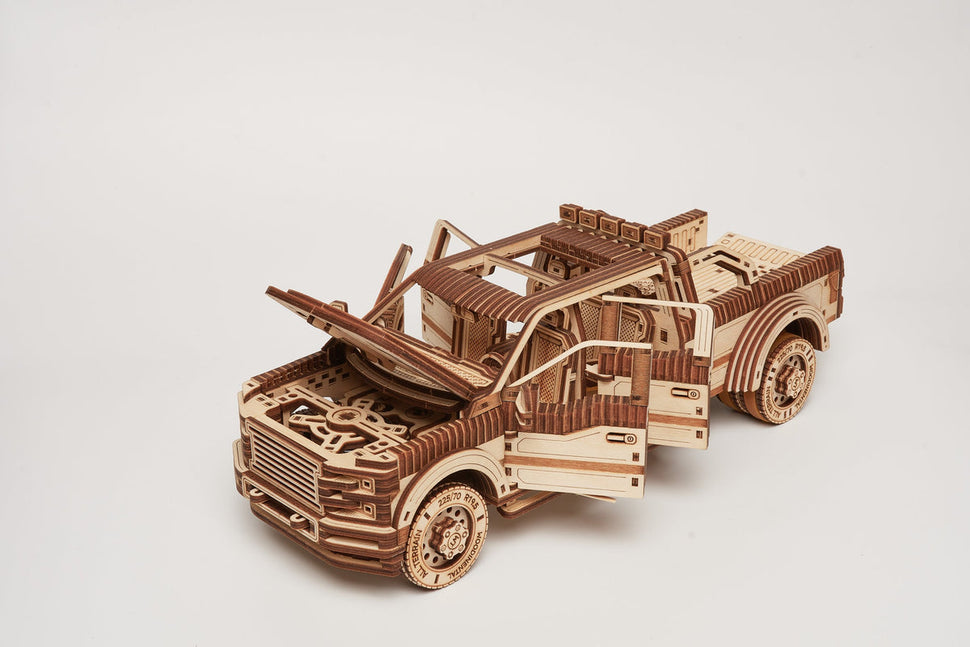 WoodTrick auto's en motoren: 6 houten bouwpakketten op video