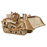 WoodTrick Terrain Titan volledig opgebouwd met groot bulldozerblad, cabine en houten rupsbanden