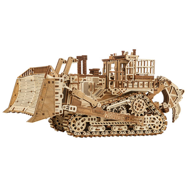 Volledig zijaanzicht van de WoodTrick Terrain Titan met rupsmechaniek en achterripper