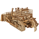 Achteraanzicht van de Terrain Titan met open cabine en mechanische ripper