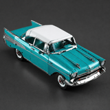 Turquoise 1957 Chevy Bel Air metalen model in heldere studio-opname