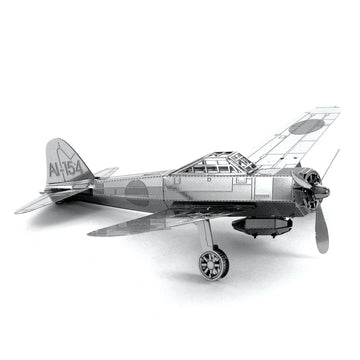 Heldere zijfoto van Mitsubishi A6M Zero metalen bouwpakket met cockpit propeller en landingsgestel