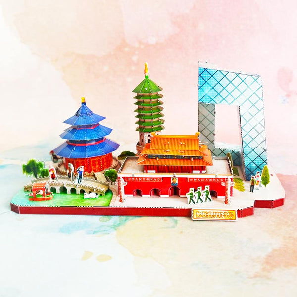 Vooraanzicht van het Peking metalen stadsgezicht met blauwe tempel, groene pagode en rode paleisarchitectuur