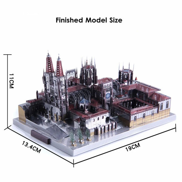 De Kathedraal van Burgos Metalen Bouwpakket - Gotisch Spaans Miniatuur van SlimSpul nederland b.v. is een gedetailleerd 3D-model (19 x 13,4 x 11 cm) met torens, glas-in-loodramen en gotische details-ideaal als metalen bouwpakket.