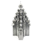 Ontdek de Kerk van Gedaanteverandering Metalen Bouwpakket - Russisch Houten Meesterwerk Miniatuur van SlimSpul nederland b.v.: een gedetailleerd vooraanzichtmodel met meerdere uivormige koepels en ingewikkelde kenmerken, tegen een witte achtergrond.
