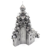 De Kerk van Gedaanteverandering Metalen Bouwpakket - Russisch Houten Meesterwerk Miniatuur van SlimSpul nederland b.v. is een gedetailleerd zilveren model met uienkoepels, kruizen en gelaagde daken, weergegeven op een witte achtergrond.