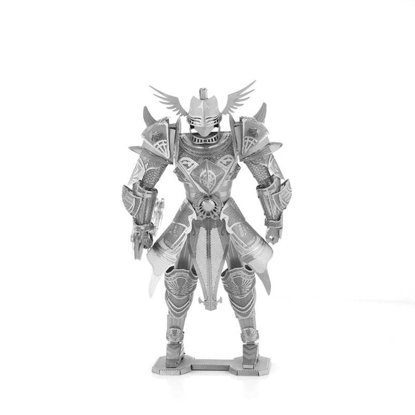 De Ridder van het Licht Metalen Bouwpakket - Fantasy Krijger Figuur van SlimSpul nederland b.v. is een gedetailleerd gepantserd riddermodel met gevleugelde helm en gepunte schouders - een must-have voor fans van metalen modelbouw.