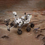 De SlimSpul nederland b.v. Mars Rover & Helicopter Metalen Bouwpakket - Ruimtevaart Exploratie Set is een gedetailleerd model met een rover met camera's en een drone op zonne-energie, ideaal als inspirerend ruimtevaart displaymodel.