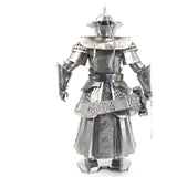 De Imperial Guard Ming Dynasty Metalen Bouwpakket - Chinese Krijger Figuur van SlimSpul nederland b.v. is een gedetailleerd metalen model van een traditionele krijger in harnas, geposeerd met zwaard en helm tegen een effen witte achtergrond.