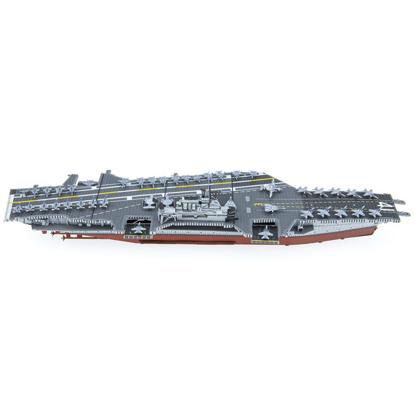 Het USS Midway vliegdekschip metaal bouwpakket van SlimSpul nederland b.v. is een gedetailleerd vliegdekschip model met kleine straaljagers en helikopters, grijze en rode romp, landingsbaan markeringen, geïnspireerd op het beroemde San Diego museumschip.