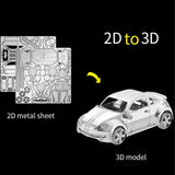 Een vlakke metalen plaat met uitgesneden onderdelen verandert in het SlimSpul moderne kever - metalen bouwpakket 3D modelauto, weergegeven met een gele pijl die het 2D-naar-3D assemblageproces voor volwassenen illustreert.