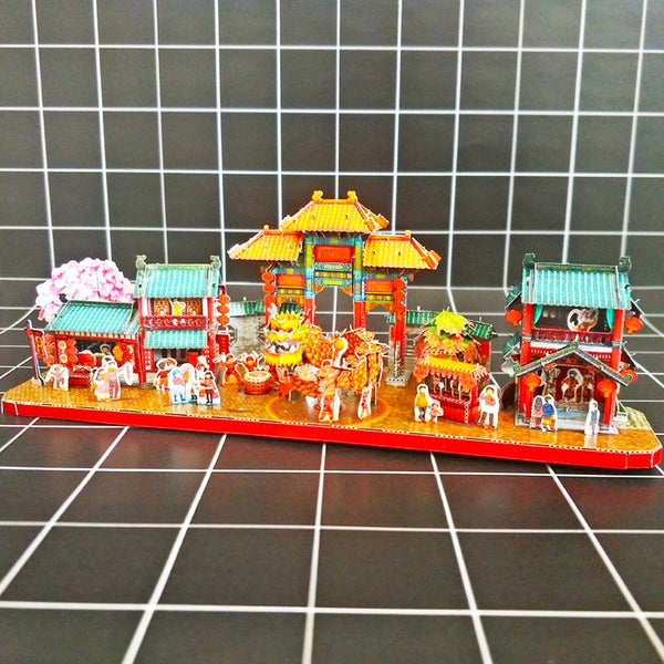 Vooraanzicht van het Chinese festivalmodel met centrale draak, gebouwen, bomen en feestende figuren