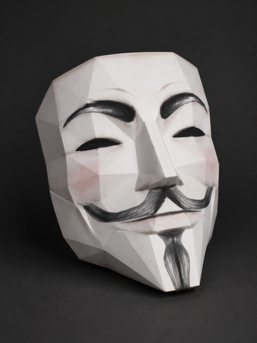 Opgebouwd Anonymous Guy Fawkes papiermasker tegen donkere achtergrond