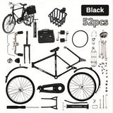 Het Stadsfiets Metalen Bouwpakket (1:8, Zwart of Groen) van SlimSpul nederland b.v. toont 52 metalen onderdelen voor een klassiek fietsmodel, inclusief frame, wielen en ketting. Het complete model staat linksboven afgebeeld.