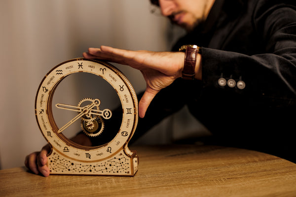 WoodTrick Kinetic Clock: Zodiac – Astronomisch Bouwpakket