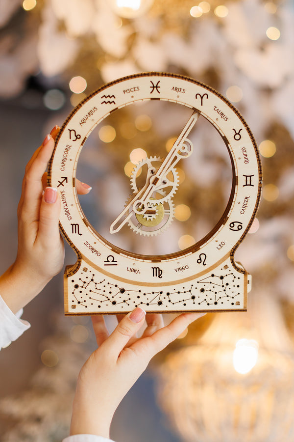 WoodTrick Kinetic Clock: Zodiac – Astronomisch Bouwpakket