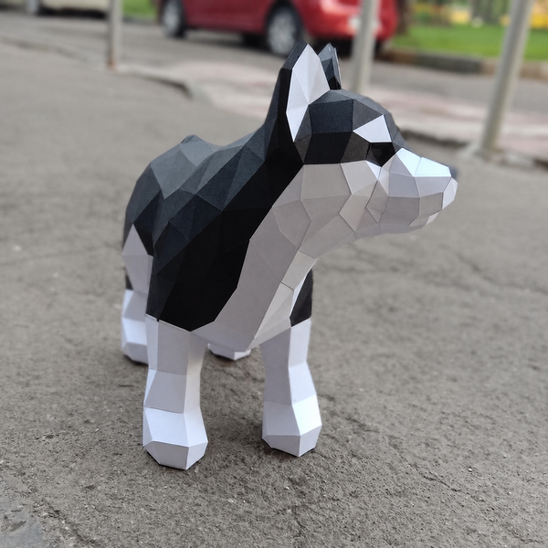 Geometrische papieren Husky puppy schuin van voren met puntige oren