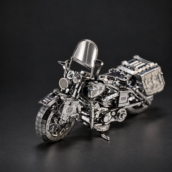 Militaire Harley WO2 Liberator metalen bouwpakket, schuin vooraanzicht in donkere studio