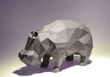 Grijs geometrisch nijlpaard 3D-papiermodel schuin van voren gezien