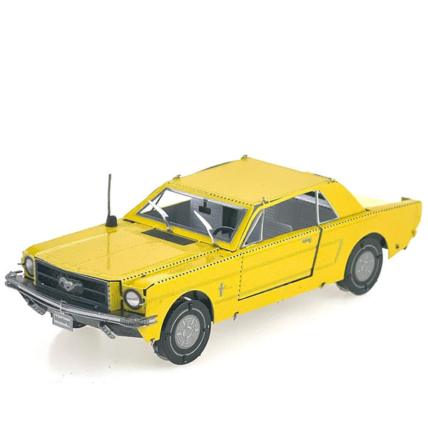 Mustang 1965 Metalen Bouwpakket - Gele Klassieker - schuin overzicht van het opgebouwde model