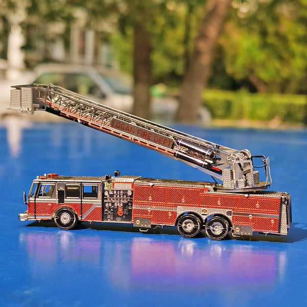 Amerikaanse Brandweerwagen Metalen Bouwpakket - Uitschuifladder - detail van carrosserie en constructie