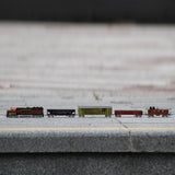 Goederentrein Set Metalen Bouwpakket - Locomotief en 4 Wagons - alternatief voor- of achteraanzicht