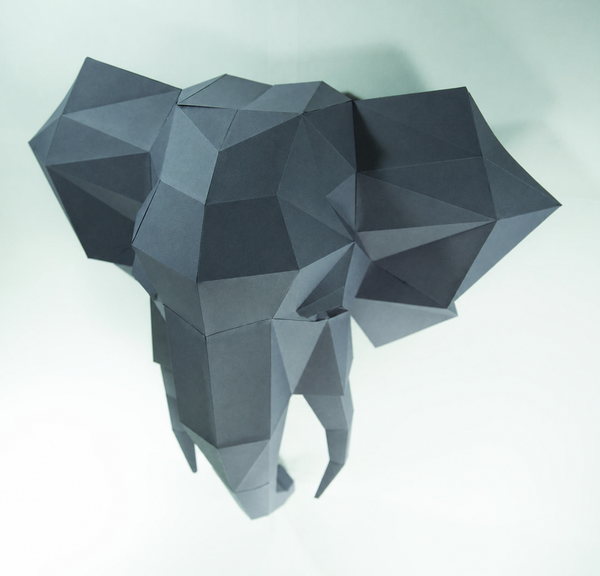 Donkergrijze olifantenkop als 3D papiermodel schuin van boven zonder watermerk