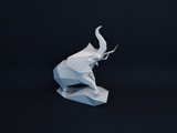 Grijze olifant op hoekige rots als 3D papiermodel van schuin voren