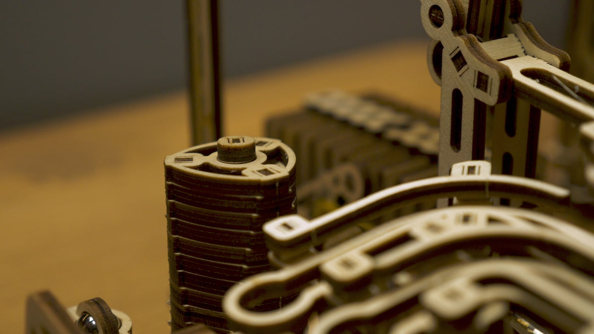 WoodTrick Spiral Marble Run - houten knikkerbaan bouwpakket - productvideo
