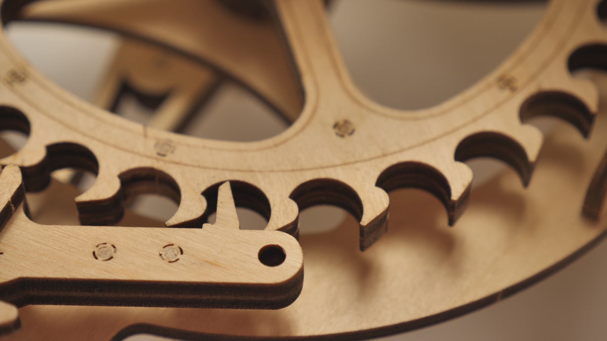 WoodTrick Pendulum Clock - werkende houten slingerklok - productvideo