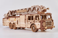 Een gedetailleerde WoodTrick Rescue Firetruck - Houten Brandweerauto Bouwpakket model met een verlengde ladder en "MODERN FIRE RESCUE SERVICE" label, tegen een effen witte achtergrond.