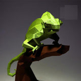 De Kameleon op Tak 3D Papier Model van SlimSpul nederland b.v. toont een geometrische kameleon op een tak, perfect als uitdagend reptielen bouwpakket voor liefhebbers van papierkunst.