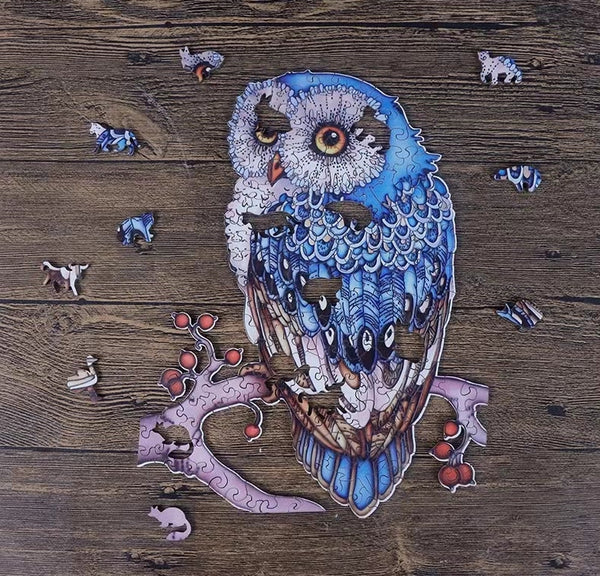 De Uil Houten Figuurpuzzel (A3) van SlimSpul nederland b.v. met verborgen dierenstukjes zoals koe, varken en paard is deels gelegd op hout-een ideaal cadeau voor vogelliefhebbers.
