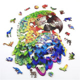 De Papegaai Houten Puzzel (A3 formaat) - Kleurrijk Vogel Figuurpuzzel van SlimSpul nederland b.v. is een levendige papegaai-vormige houten puzzel met unieke diervormige stukjes, weergegeven op een witte achtergrond.