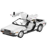 De DeLorean Tijdmachine Metalen Bouwpakket van SlimSpul nederland b.v. is een miniatuur Back to the Future auto met open vleugeldeuren, gedetailleerde stoelen en dashboard-perfect voor verzamelaars, afgebeeld op een witte achtergrond.
