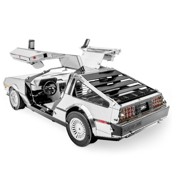 Het DeLorean Tijdmachine Metalen Bouwpakket van SlimSpul nederland b.v. heeft openstaande vleugeldeuren en een gedetailleerd interieur-een must-have miniatuur sportwagen voor Back to the Future fans.