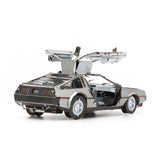 Een zilveren DeLorean Tijdmachine Metalen Bouwpakket van SlimSpul nederland b.v., met geopende vleugeldeuren, gezien van achter links en geïsoleerd op een witte achtergrond.