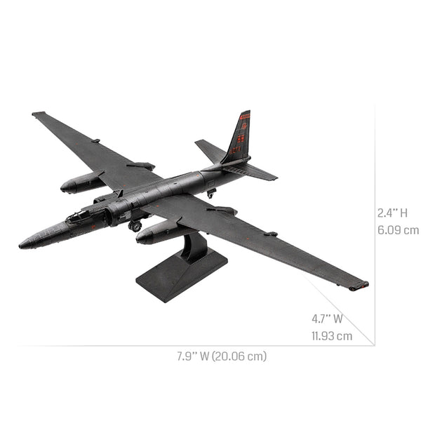 De Vliegtuigen & Apollo Raket Metalen Bouwpakketten van SlimSpul nederland b.v. is een zwart model militair verkenningsvliegtuig, ideaal voor verzamelaars, met een spanwijdte van 20,06 cm (7,9 inch), een lengte van 4,7 inch en een hoogte van 2,4 inch op de displaystandaard.