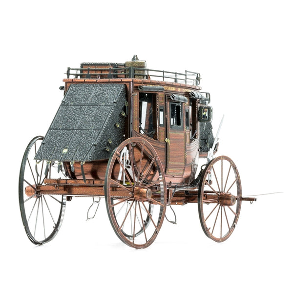 Het Postkoets Metalen Bouwpakket - Historisch Wild West Voertuig van SlimSpul nederland b.v. is een vintage metalen postkoetsmodel met grote spaakwielen, zwart dak en bagageruimte achterop, afgebeeld op een witte achtergrond.