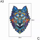 Kleurrijke illustratie van een wolfshoofd in blauw, paars, oranje en geel. Wolf Houten Figuurpuzzel (A3) - Met Unieke Dierenstukjes van SlimSpul nederland b.v., 42x29 cm. Perfect cadeau voor elke wolvenliefhebber!.