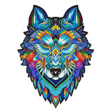 De Wolf Houten Figuurpuzzel (A3) van SlimSpul nederland b.v. heeft een kleurrijk, geometrisch wolfshoofd met blauwe, gele, rode en teal tinten-perfect cadeau voor wolvenliefhebbers dankzij abstracte patronen en unieke dierenstukjes.