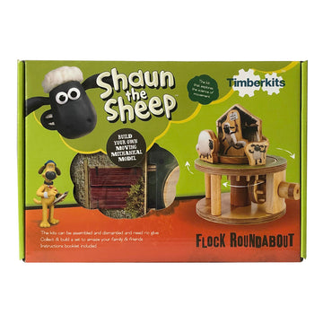 Het SlimSpul nederland b.v. Aardman Flock Roundabout Houtconstructie - Draaimolen Model (Timberkits Beginner) heeft Shaun het Schaap thema's, geïllustreerde schapen en hond, plus een voorproefje van het in elkaar gezette houten model op de doos.