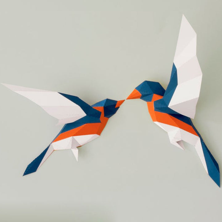 Blauw-oranje vogelmoeder en jong als geometrische papieren wandmodellen met rakende snavels