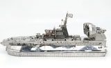 Het Militaire Hovercraft (Bizon) Metalen Bouwpakket van SlimSpul nederland b.v. is een realistisch amfibievoertuig model met het nummer 325, metalen details en een grote achterste ventilator, getoond tegen een witte achtergrond.