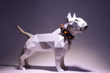 Het Bull Terrier 3D Papier Model - Stoer Honden Bouwpakket van SlimSpul nederland b.v. heeft een geometrisch ontwerp met een puntige kraag op een effen ondergrond - een opvallend doe-het-zelf project voor liefhebbers van papieren modelbouw.