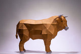 Het Grote Koe 3D Papier Model van SlimSpul nederland b.v. is een indrukwekkend boerderijdier bouwpakket met geometrische vormen, grijze hoorns en hoeven-perfect voor fans van papieren koe creaties.