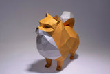 Het SlimSpul nederland b.v. Pomeriaan (Dwerg Keeshond) 3D Papier Model - Pluizig Honden Bouwpakket is een geometrische low-poly DIY papieren sculptuur in oranje, wit en grijs; perfect voor modelbouw fans en hondenliefhebbers.