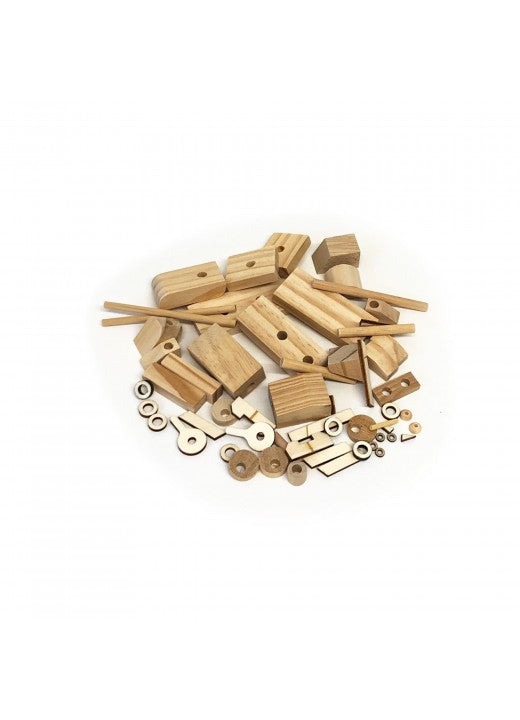 Kleine, onafgewerkte houten blokken, staven, schijven en stukken met gaten uit het Kussend Stelletje Houtconstructie - Romantisch Bewegend Model (Timberkits) van SlimSpul nederland b.v. liggen verspreid op een witte achtergrond.