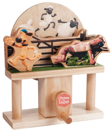 De Aardman Sleepy Farmer Houtconstructie - Beginner Model (Timberkits) van SlimSpul nederland b.v. is een houten slinger speelgoed met Shaun het Schaap karakters-ideaal als eerste modelbouw project.