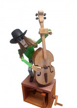 Het Contrabassist Houtconstructie Bouwpakket - Bewegend Muzikant Model (Timberkits) van SlimSpul nederland b.v. is een charmant automaten speelgoed van een houten figuurtje dat cello speelt als je aan de handslinger draait.